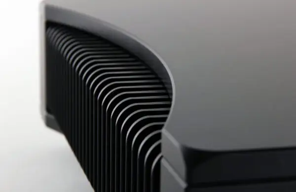 AETHOS-HEATSINK-DETAIL-V2-1-scaled-1.jpg Rega - Aethos pojačalo