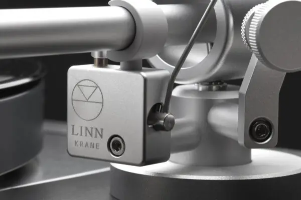 Krane-Tonearm_Logo-Closeup_High-Res-scaled-2.jpg Linn - Majik LP12 gramofon