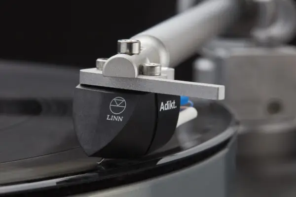 Krane-Tonearm_Stylus-Closeup_High-Res-scaled-2.jpg Linn - Majik LP12 gramofon