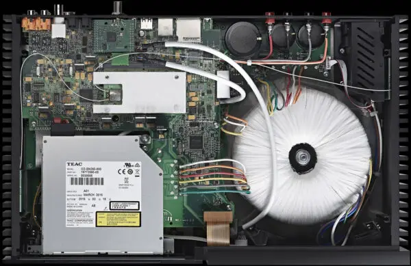 star-internal-1.jpg Naim - Uniti Star streaming pojačalo s CD-Playerom