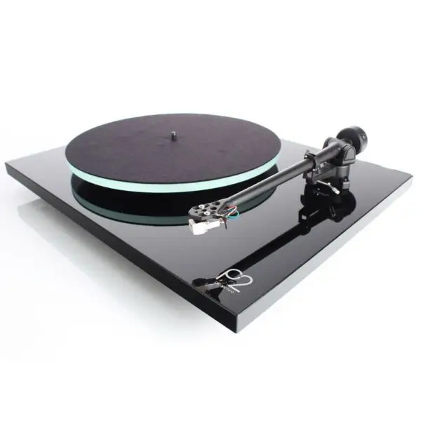 Rega - Planar 2 gramofon - Black finiš Rega - Planar 2 gramofon - Black finiš