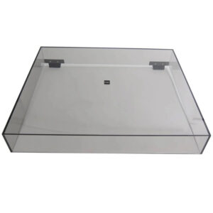 Rega Turntable Lid Smoked zamjenski poklopac za gramofon s tvornički ugrađenim šarkama.