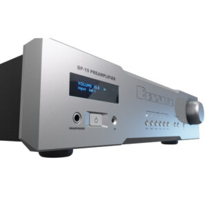 Bryston BP-19 Preamplifier srebrno analogno pretpojačalo s integriranim pojačalom za slušalice i preciznom kontrolom glasnoće.
