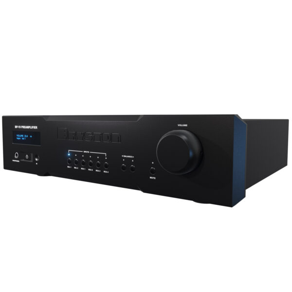 Bryston BP-19 Preamplifier analogno pretpojačalo s tipkama za odabir balansiranih XLR i RCA ulaza te kontrolom balansa kanala.