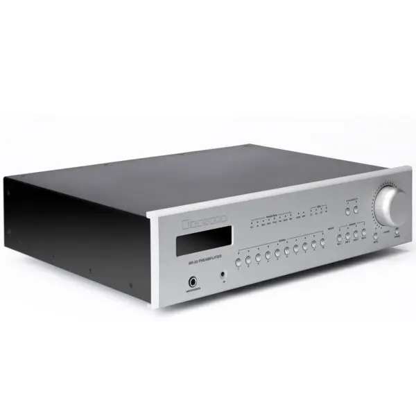 Bryston BR-20 front angle Bryston - BR-20 pretpojačalo