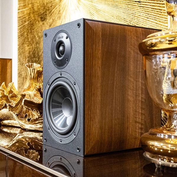 Indiana Line - Nota 250 X zvučnici light walnut u prostoru