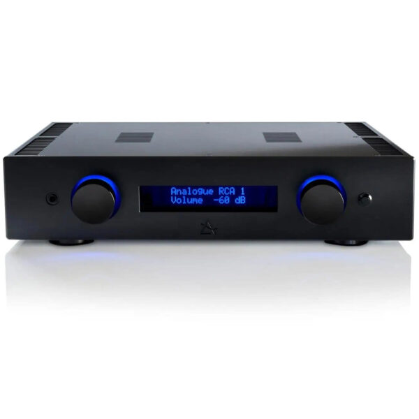 Prednja ploča Leema Acoustics i85 pojačala s plavim zaslonom i regulatorima - Audio Dream